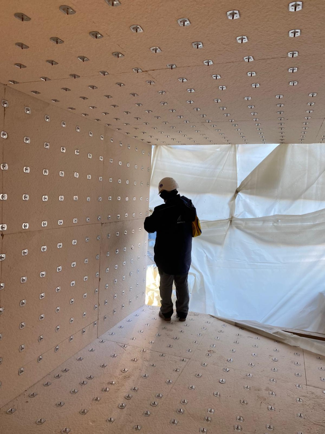 Precision castable lining in pentagonal vessel section