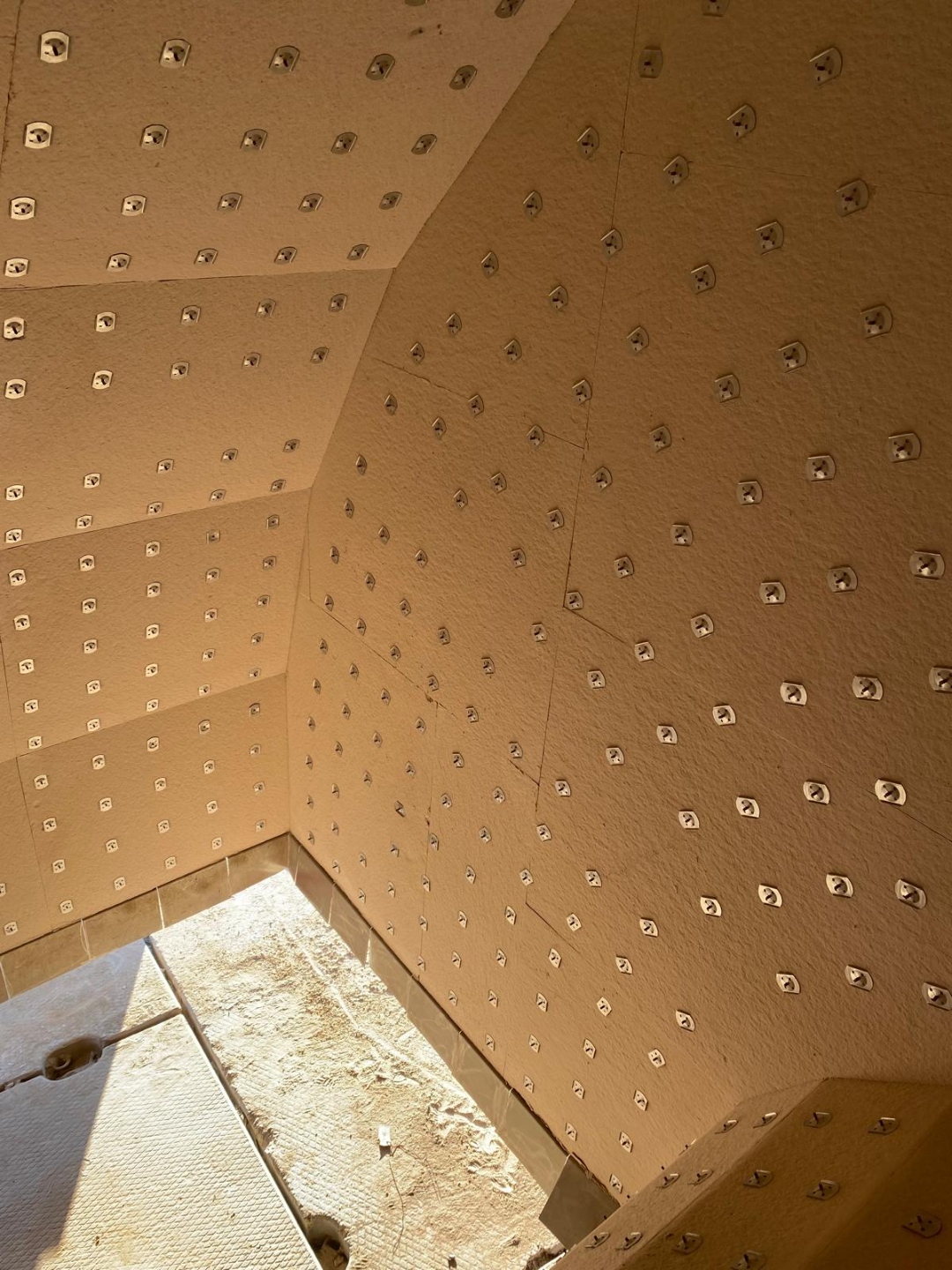 Completed anchor and castable wall lining