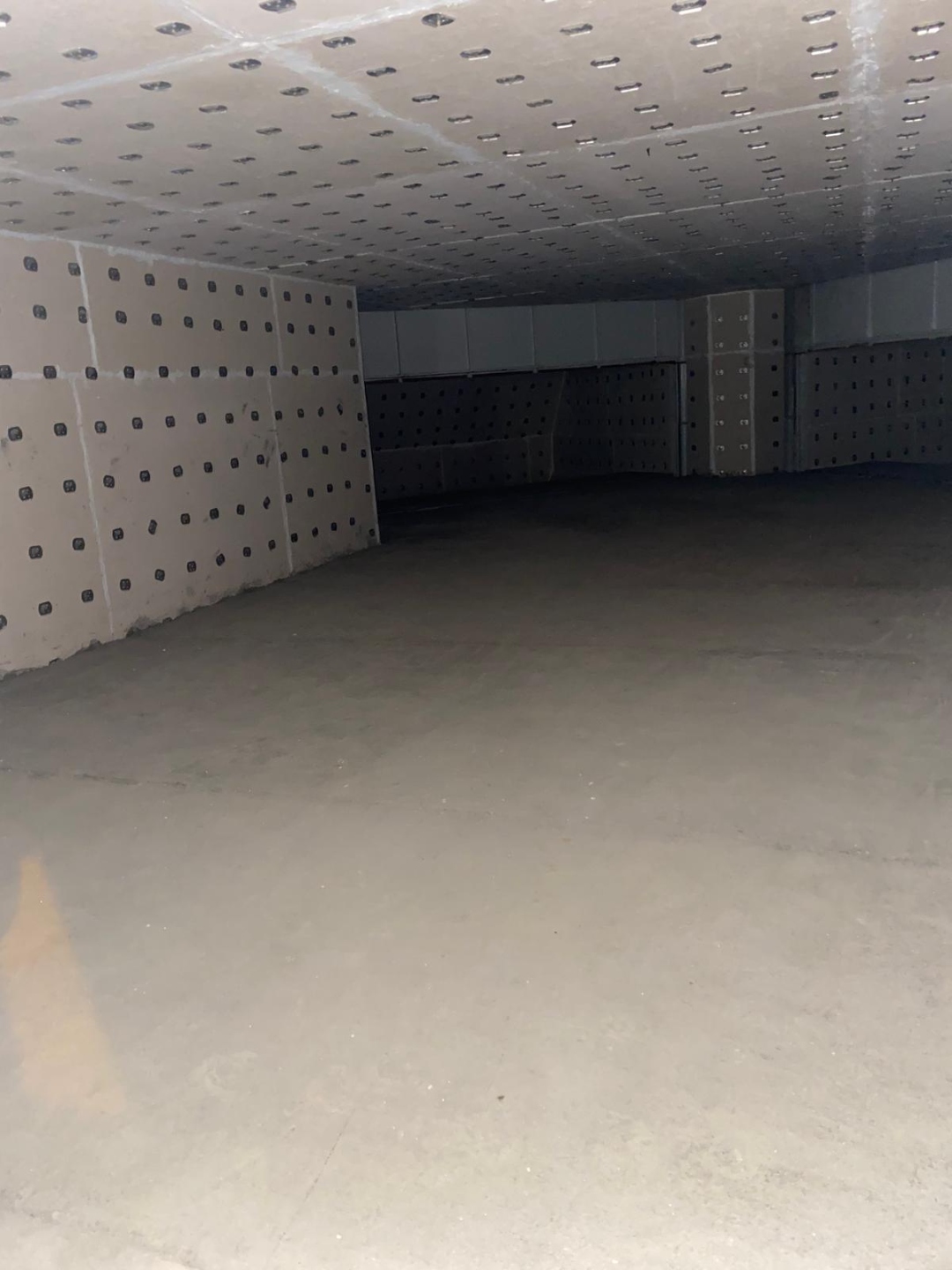 Inspector inside FCCU vessel with anchor system